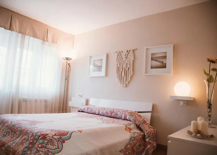 Becquer, Luminoso Y Amplio Apartamento, Playa A 3Km Vut-1035-As